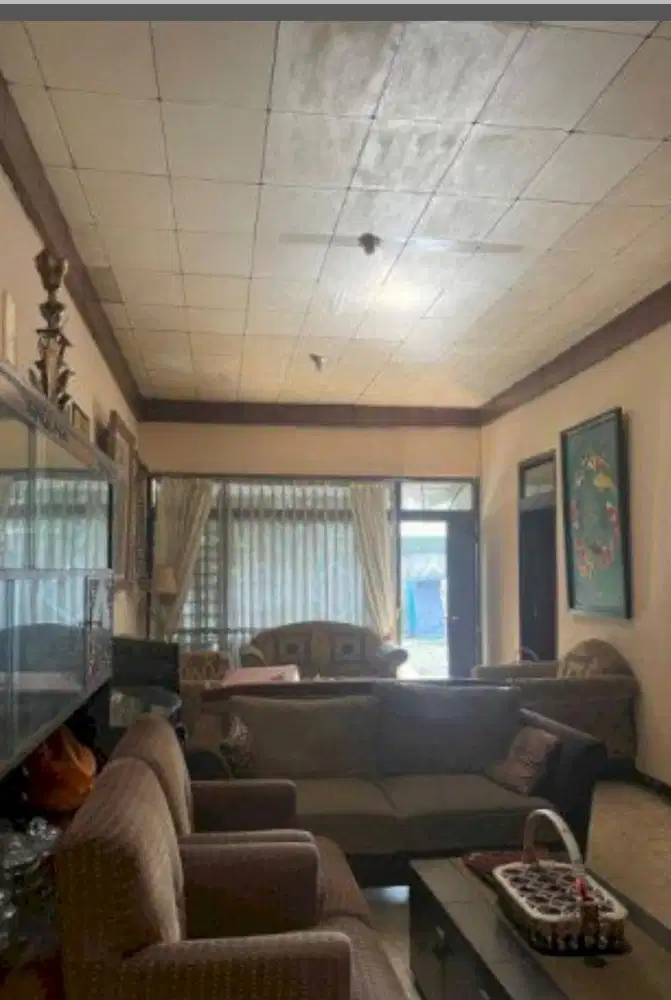 Jual Rumah dan ruang usaha di sayap Soekarno Hatta Buah batu Bandung