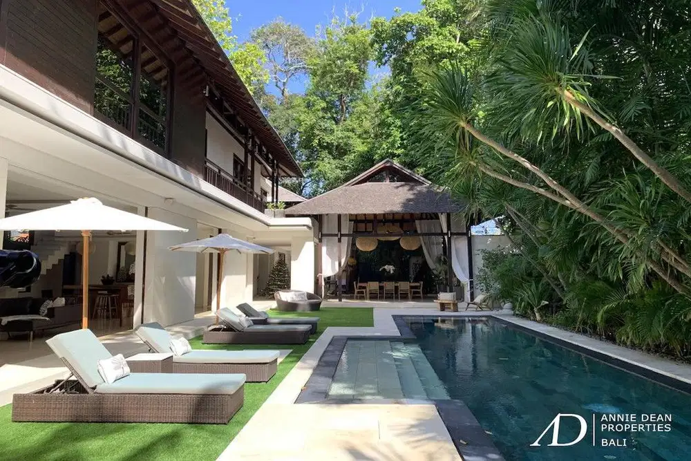 FREEHOLD | 5-BEDROOM MODERN CONTEMPORARY VILLA NEAR THE BEACH IN SEMINYAK