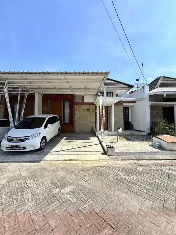 RUMAH SIAP HUNI MEWAH DALAM PERUMAHAN ELITE DI NGENTAK BANGUNJIWO KASIHAN BANTUL DEKAT KAMPUS UMY .