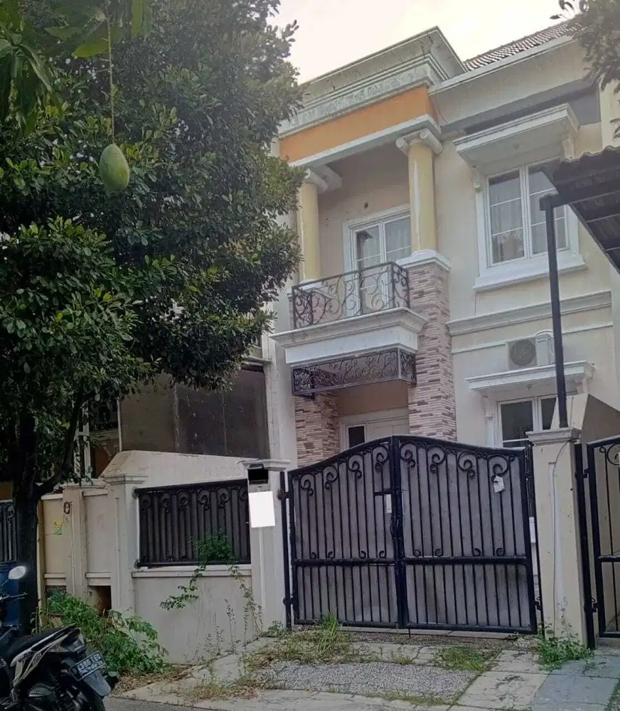 Rumah Manis semi furnish di Royal Residence, Cakung