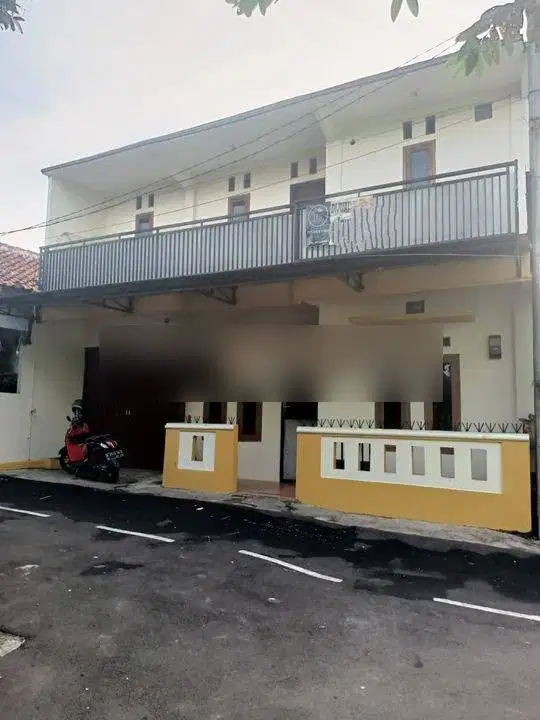 Di jual cepat rumah dua lantai siap huni