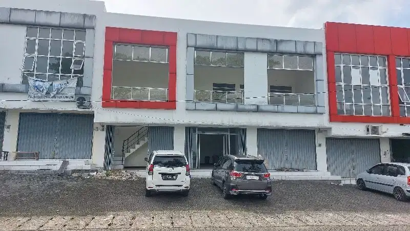 Dijual tiga ruko sebelahan sudah disiapkan untuk minimarket