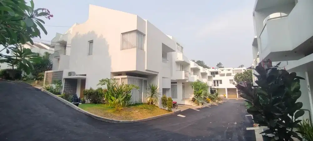 I390.Rumah 3Lt Full furnished Minimalis Modern Dkt St Jurangmanggu