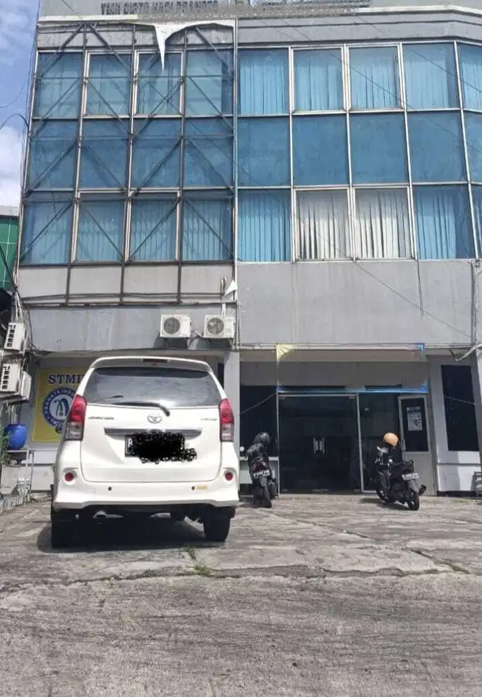 Ruko 3 lantai pinggir jalan utama di jln Juanda bekasi kota