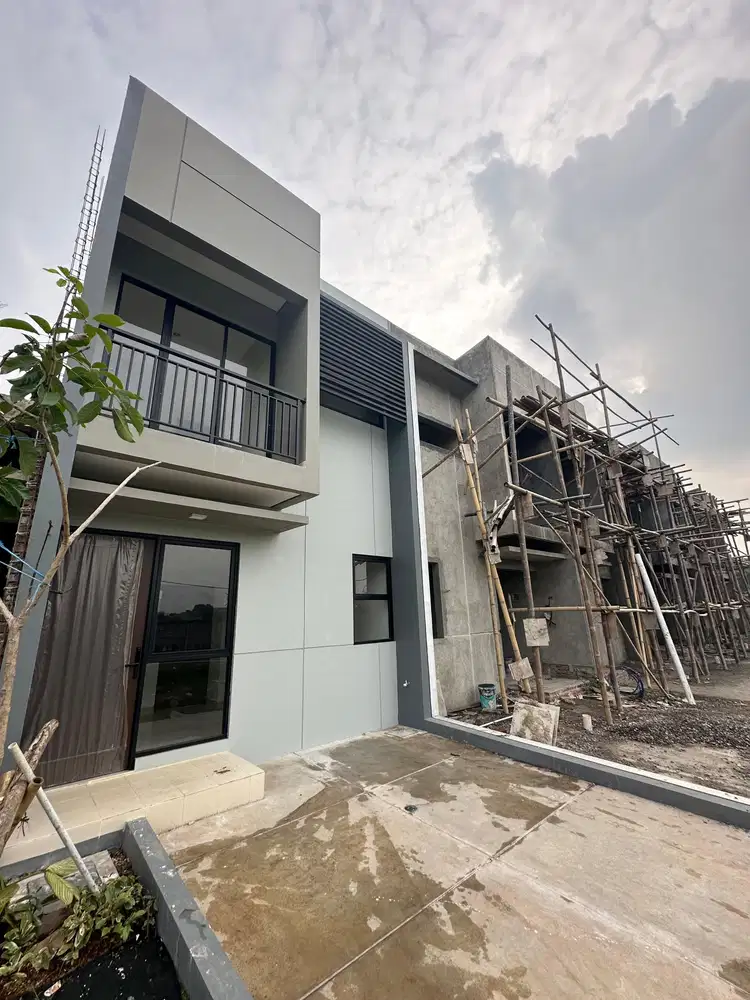 Rumah 2Lantai Pinggir Jalan Raya Dekat Ke Toll Pamulang dan Jaksel