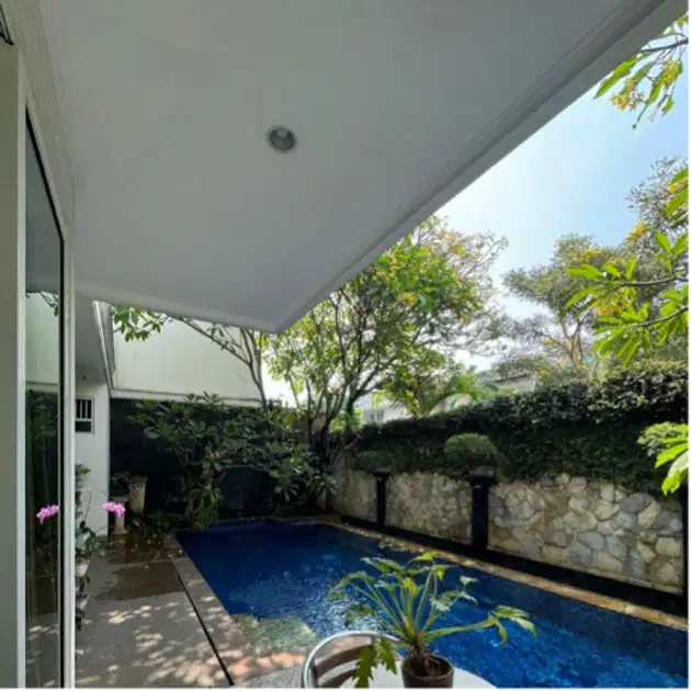 Rumah Mewah Tropical Hook Siap Huni ,Pool Intercon Kebon Jeruk