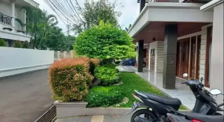 Rumah Kemang Utara raya lokasi bagus bisa utk usaha,harga dibawah njop