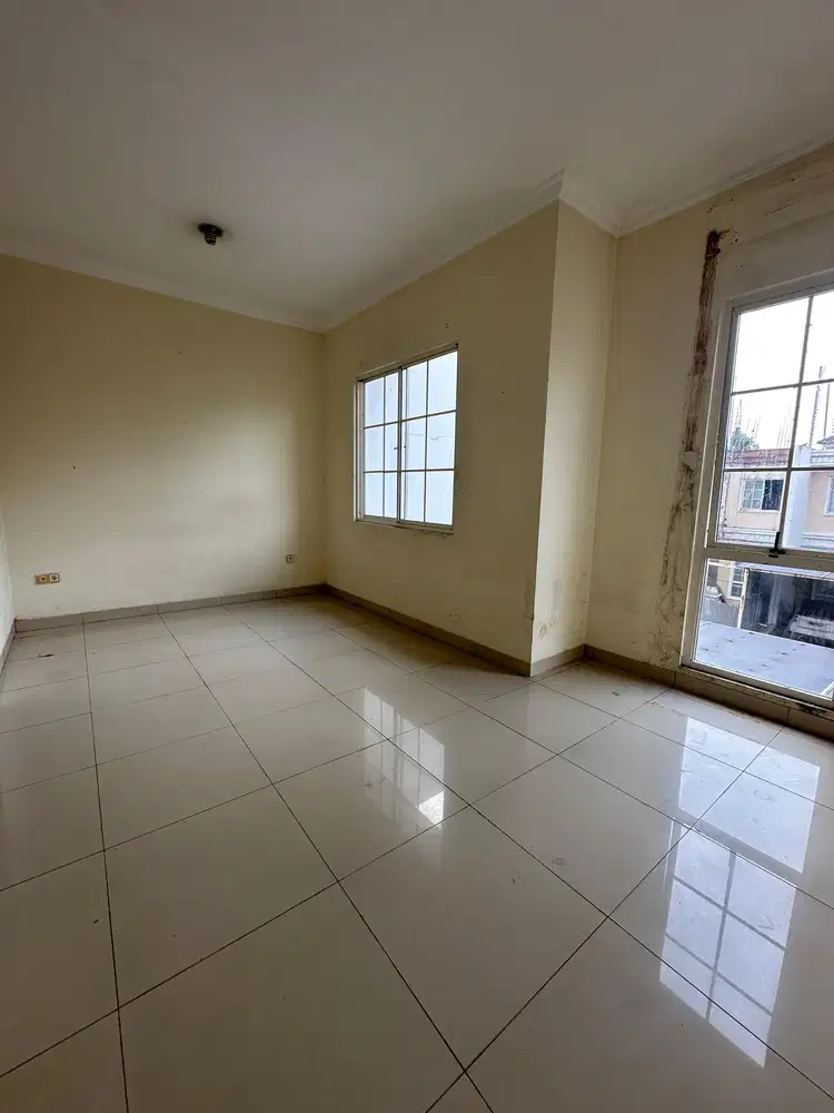 Disewa Termurah Rumah Green Lake Cluster Eropa 10x20 Rapih Siap Huni