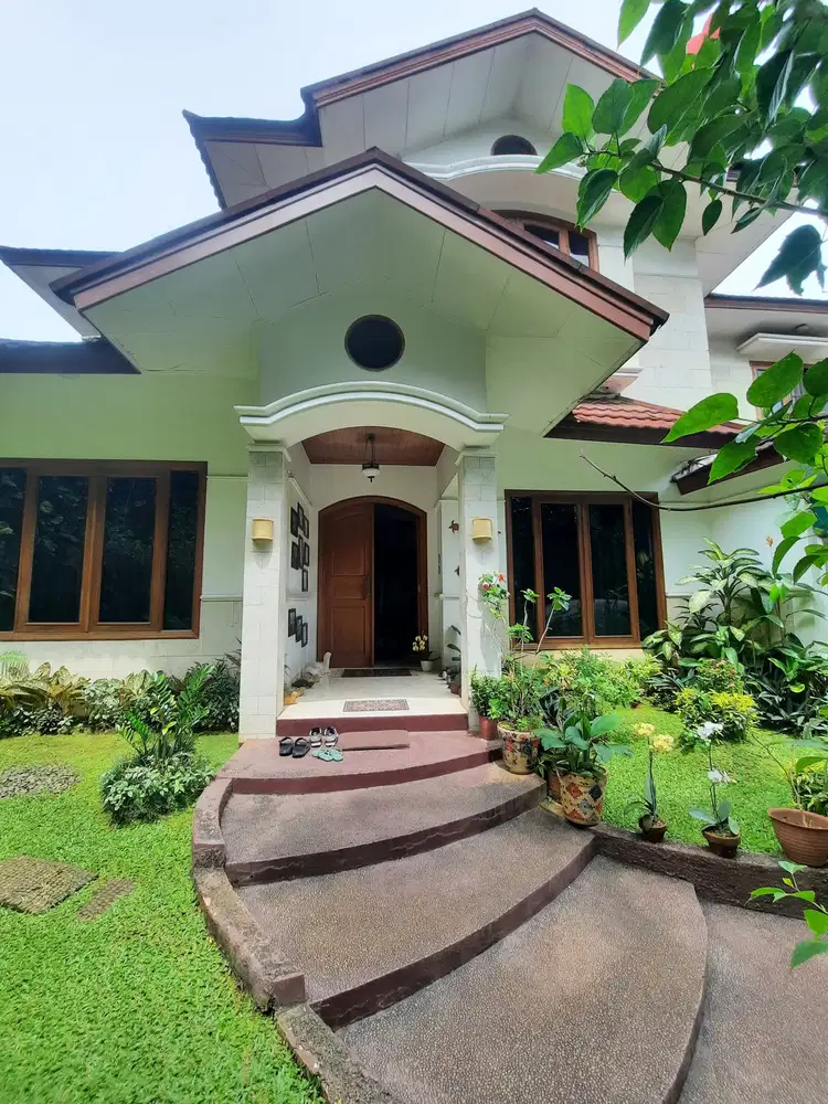 SPACIOUS PARK HOUSE & PRIVATE POOL DI AMPERA KEMANG