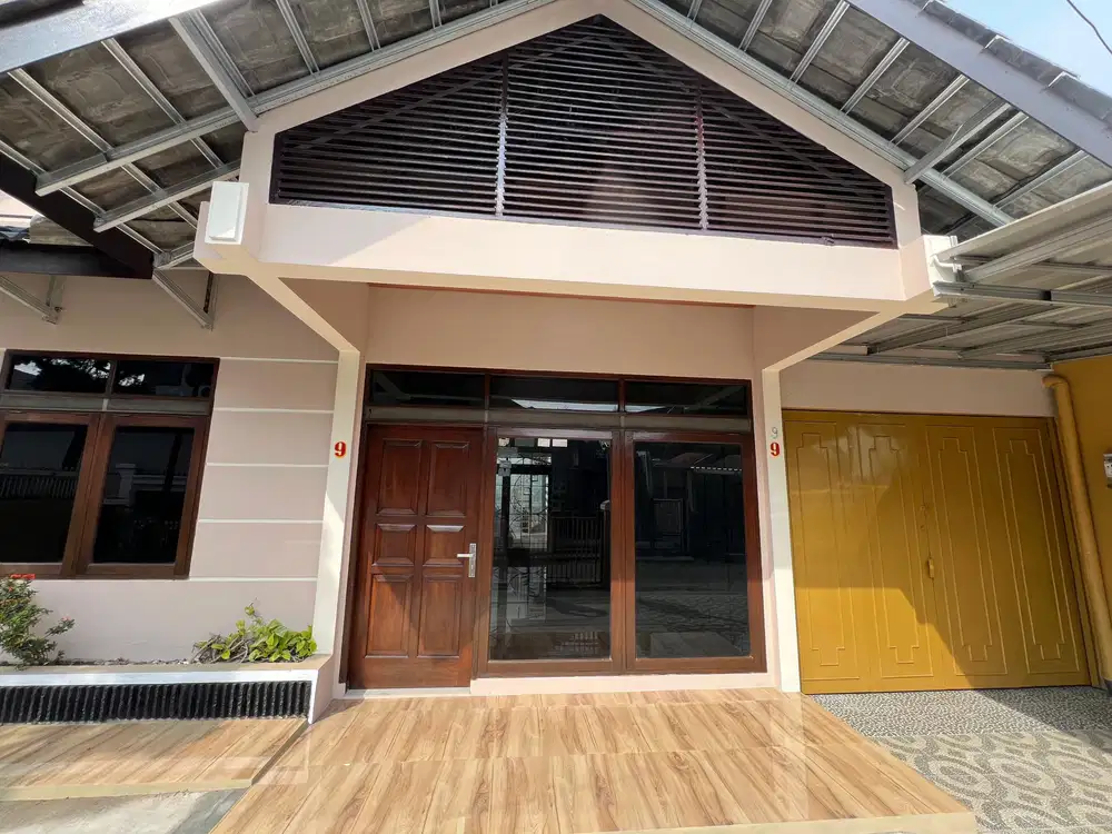 SEWA RUMAH LUAS STRATEGIS COCOK UNTUK KANTOR ATAU HUNI DI TENGAH KOTA