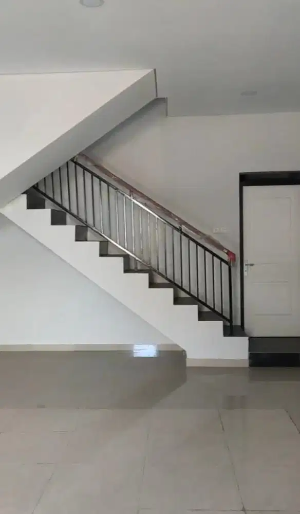 Dijual Ruko 3 Lantai Bagus di Cikutra, Bandung