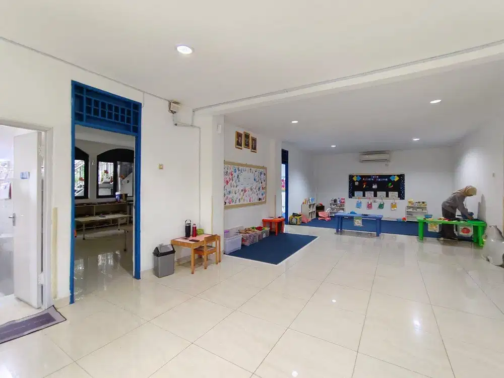 Gedung Kantor 3 Lantai Lokasi Pinggir Jalan Di Bintaro Jaya