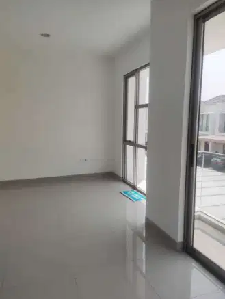 Di jual rumah 2 lantai di (PIK2)  Sistem Cluster Dekat Taman