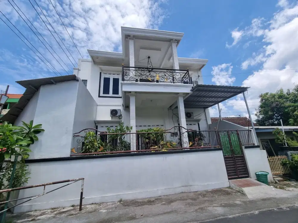 Rumah Hunian Dan Tempat Usaha Tengah Kota Karangasem Solo