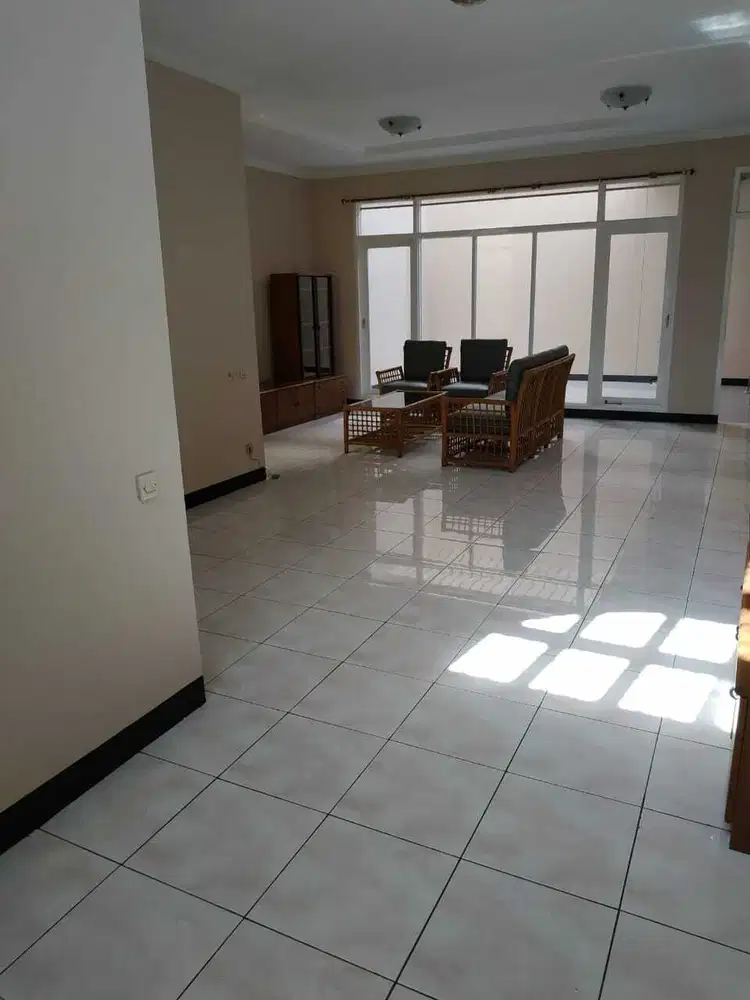 Disewakan Rumah Semi Furnished Siap Huni di Mekar Wangi