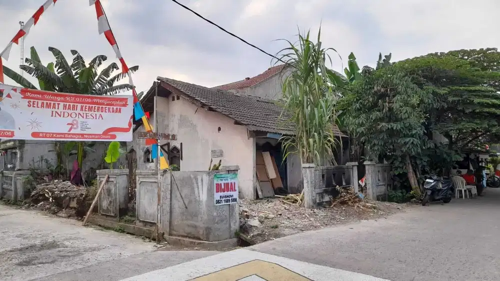 Rumah tua hitung tanah di Reni Jaya, Pondok Petir, Bojongsari, Depok