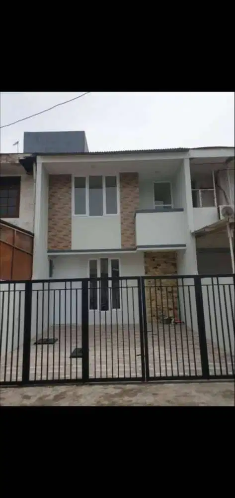 Rumah DIjual di Permata Biru, Semi Furnish