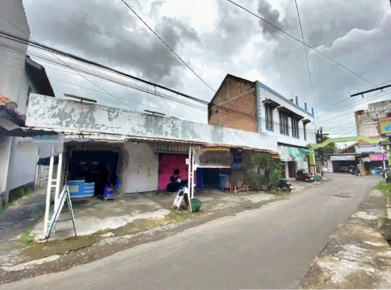 kios pinggir jalan utama plus kost 7 kamar di area kampus UMS