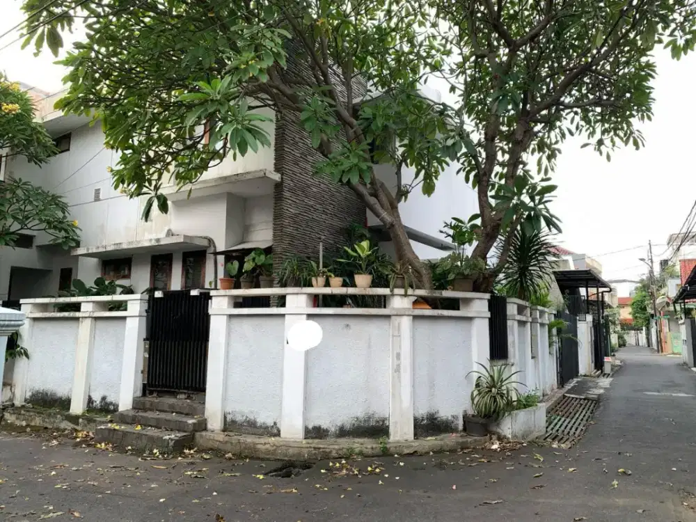 Dijual rumah tinggal 2 lantai daerah tebet timur