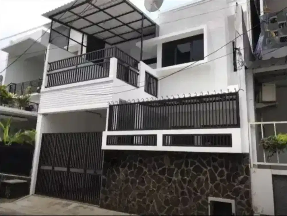 RUMAH KEREN SIAP HUNI DI RAWAMANGUN - PULO GADUNG