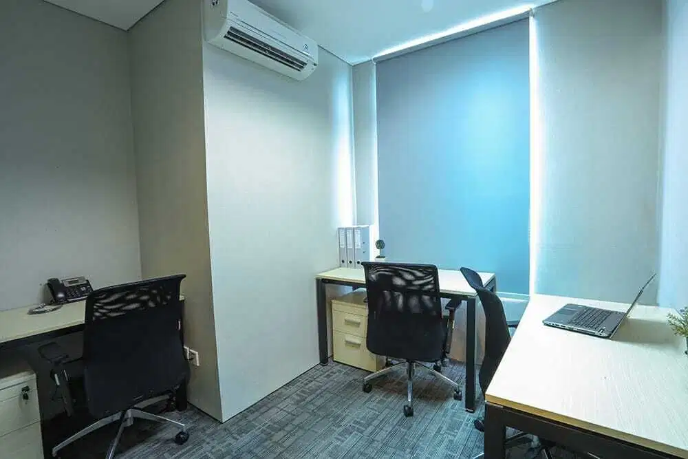 Sewa kantor Furnish 3 meja , Menara 165 Jakarta Selatan