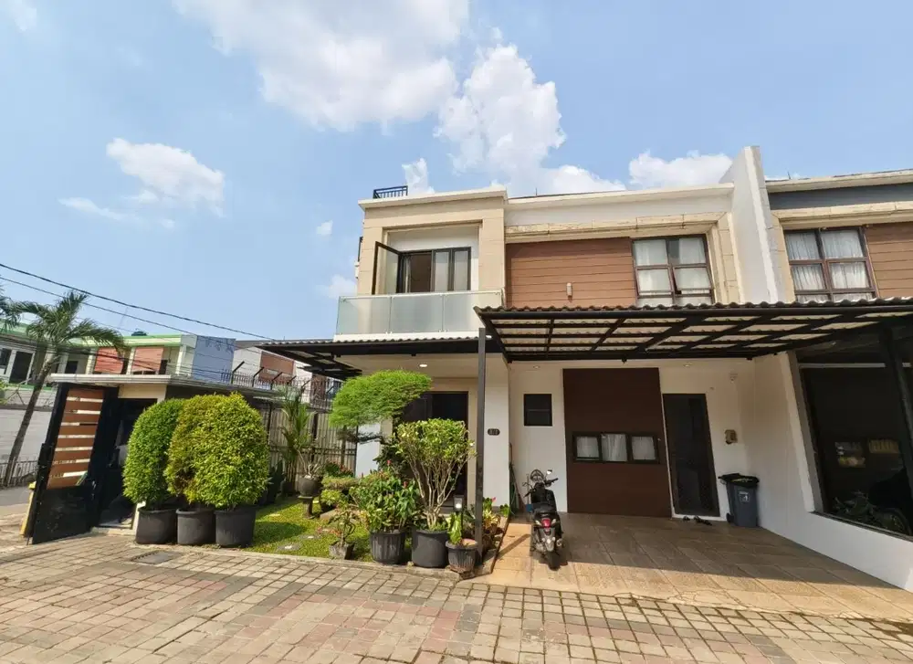 Rumah mewah, bagus dalam cluster siap huni di Cilandak