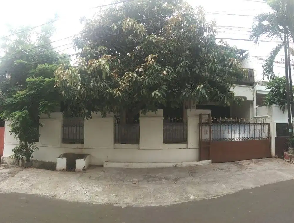 H121.Rumah Lama Tebet Selangkah ke Jl Supomo Raya Jaksel Akses 2 Mobil