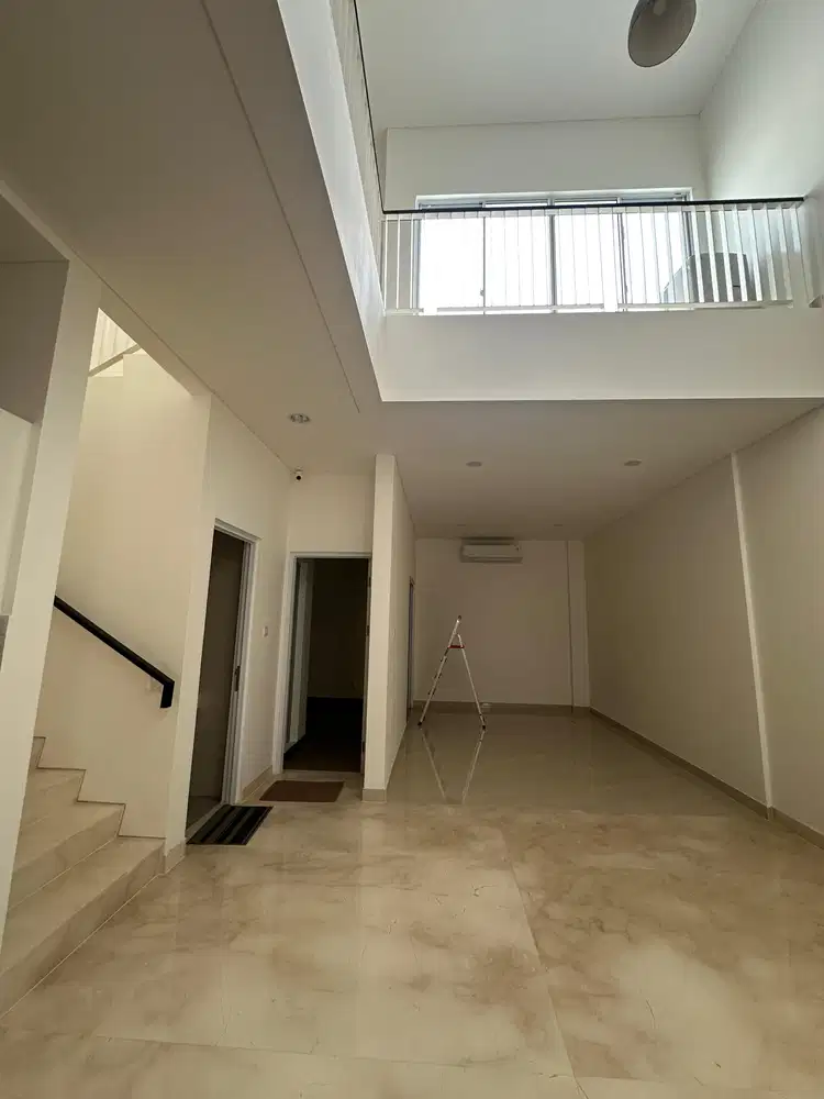 Disewakan Termurah Rumah Riviera Puri Ukuran 8x18 Rapih Siap Huni