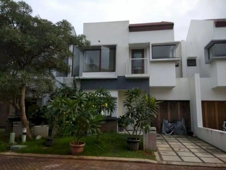 Disewakan rumah 2Lt Type 4+1Kt Cluster Zebrina JGC Full Furnished