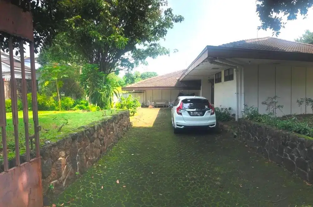 Rumah 1 Lantai Halaman Luas di Jl Garuda Komp Megapolitan Cinere