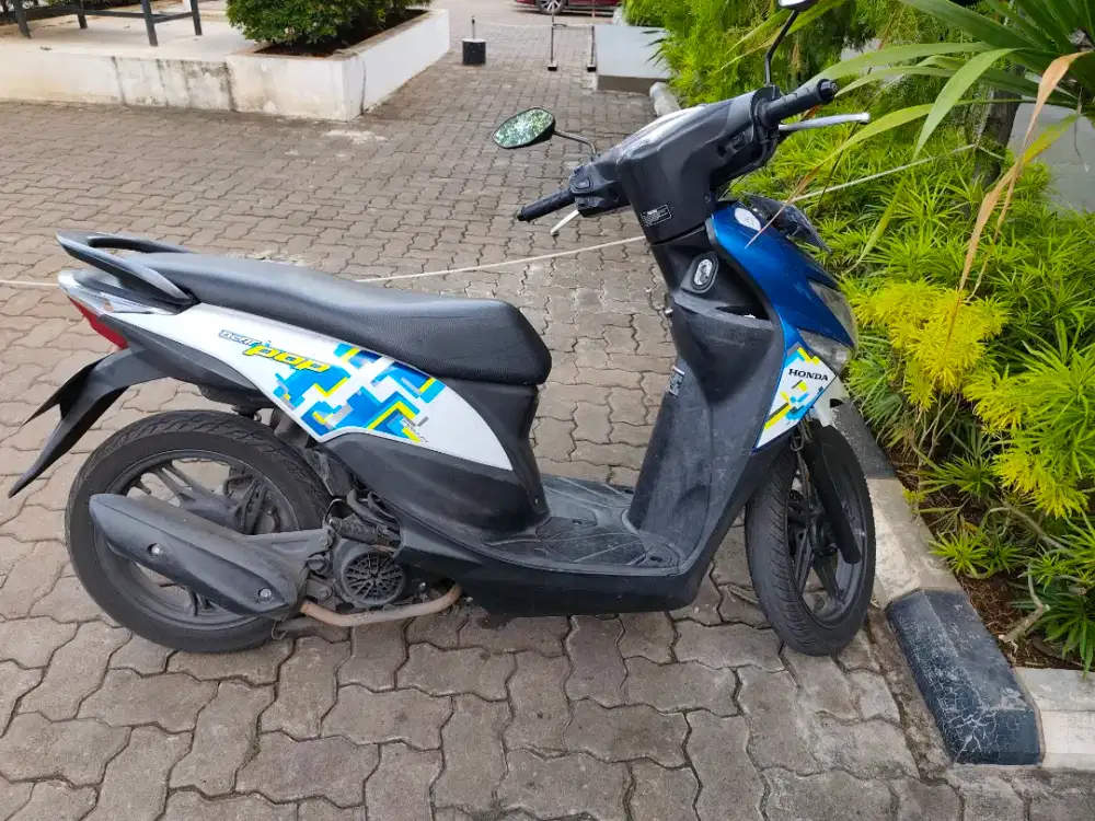 Honda Beat Putih Biru 2018
