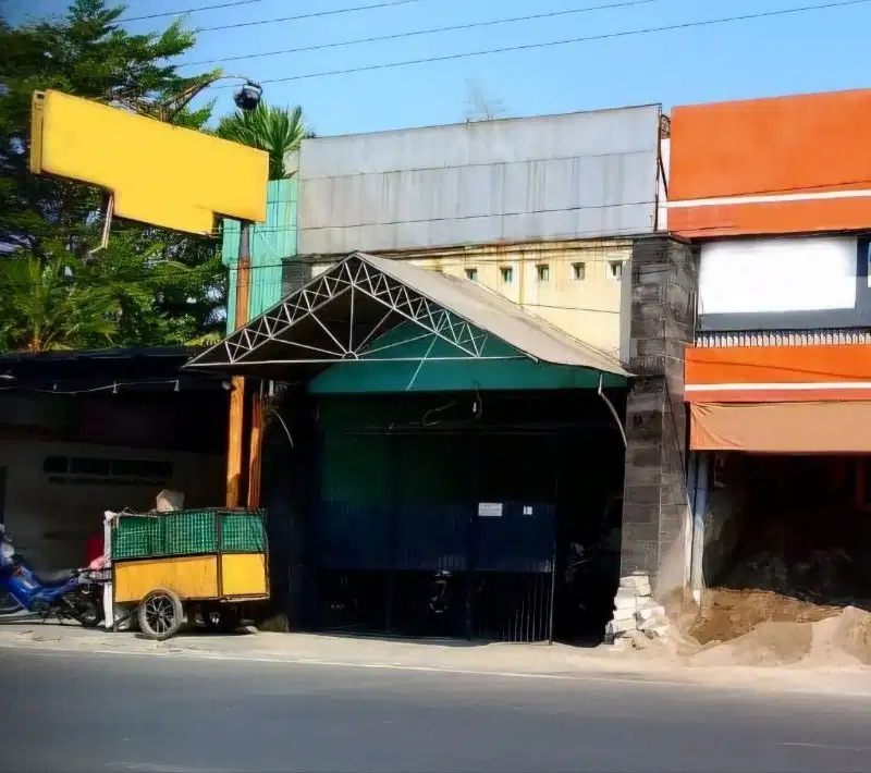 Rumah Strategis Tepi Jalan Raya Ramai di Makamhaji Sukoharjo