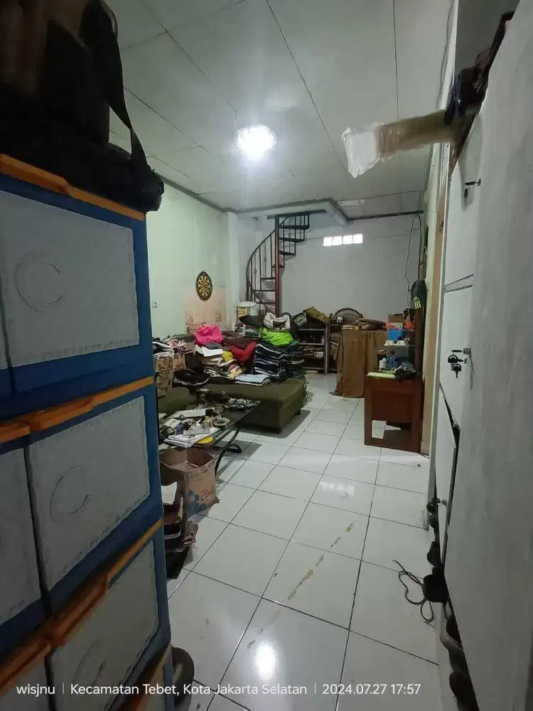 Rumah Dekat Stasiun Tebet Akses Bagus Lingkungan Padat