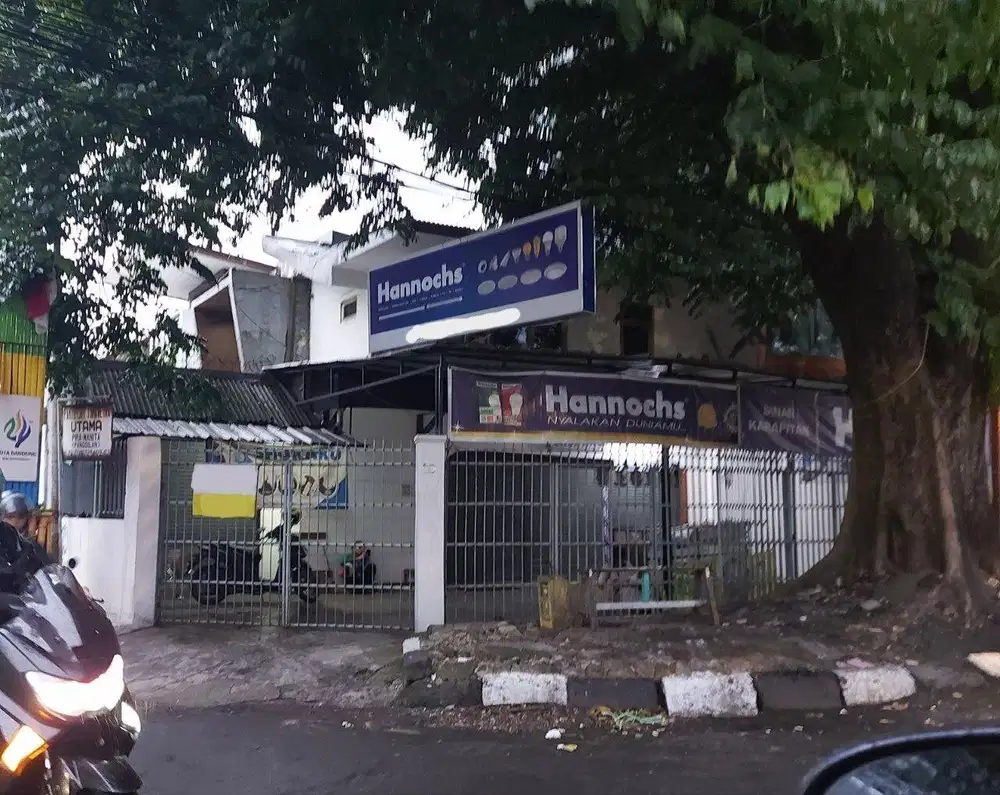 DIJUAL RUMAH DEKET HARGA NJOP PUSAT KOTA JALAN RAYA KARAPITAN LENGKONG