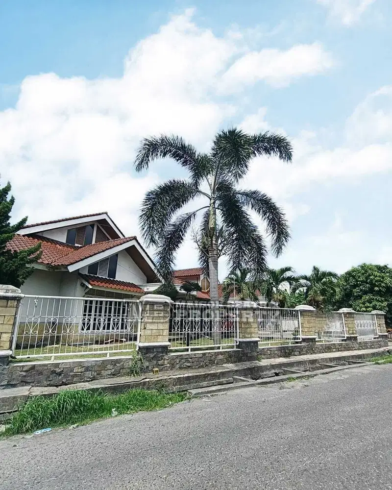 DIJUAL RUMAH + PAVILION HALAMAN YANG LUAS STRATEGIS DI SAIL GOBAH-PKU