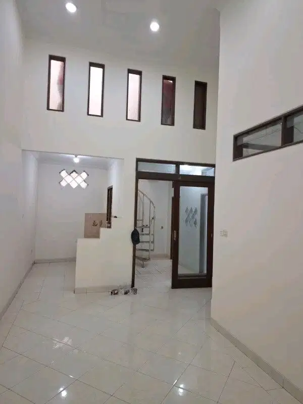 Rumah Di Tki 3 Siap Huni, Taman Kopo Indah Ref.04996