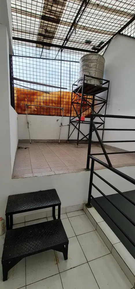 DISEWAKAN CEPAT RUMAH 1,4LANTAI CITRA GARDEN 5 BARU RENOVASI