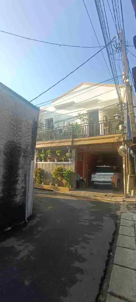 Rumah 2 Lantai Apik, Nyaman Fully Furnished di Kranji, Bekasi Barat Hanya 5 Menit ke Jl. I. Gusti Ngurah Rai