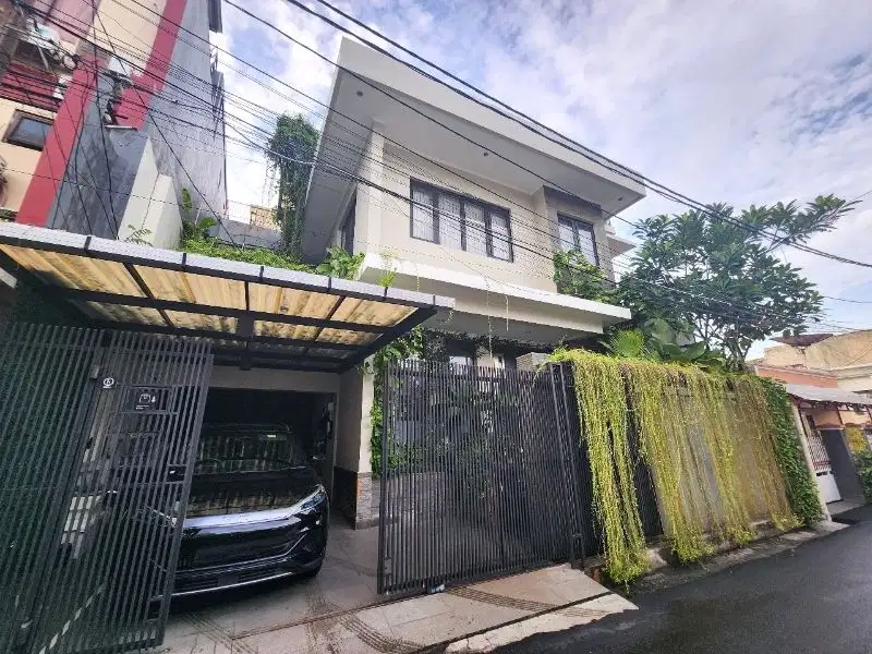 Rumah Cantik  Asri Dan Rindang Full Renovasi Lokasi Bagus