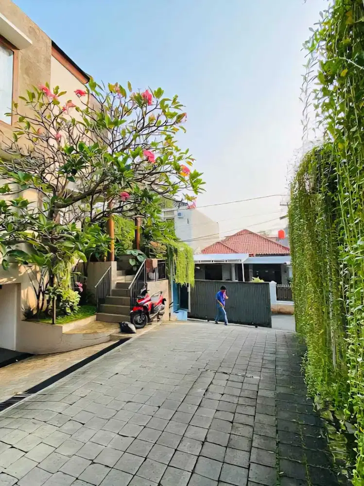 Dijual Rumah Secondary Dalam Townhouse Di Kemang Jakarta Selatan