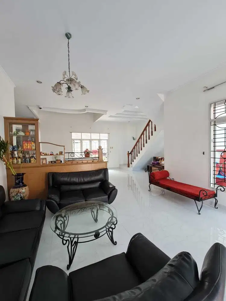 Villa di Komplek Cemara Hijau