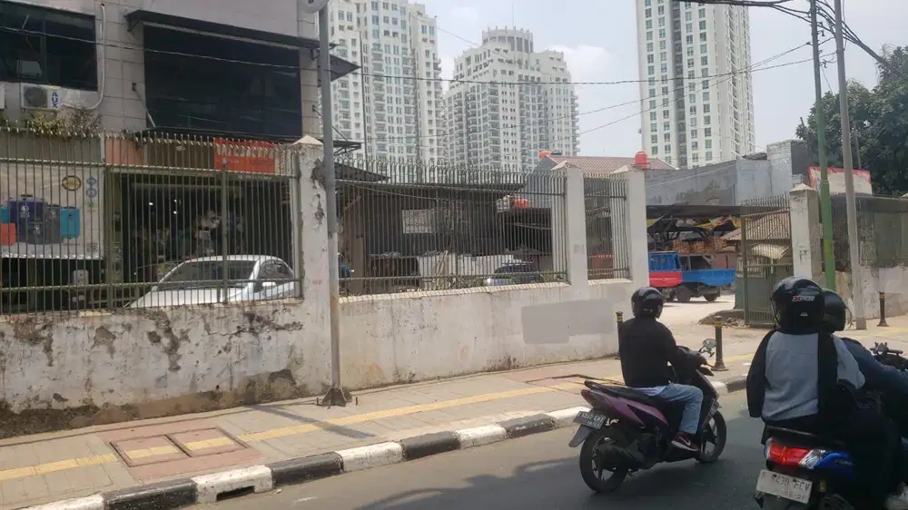 Dijual Cepat 5 unit Ruko Gandeng di Jl Kebayoran Baru, Jakarta Selatan