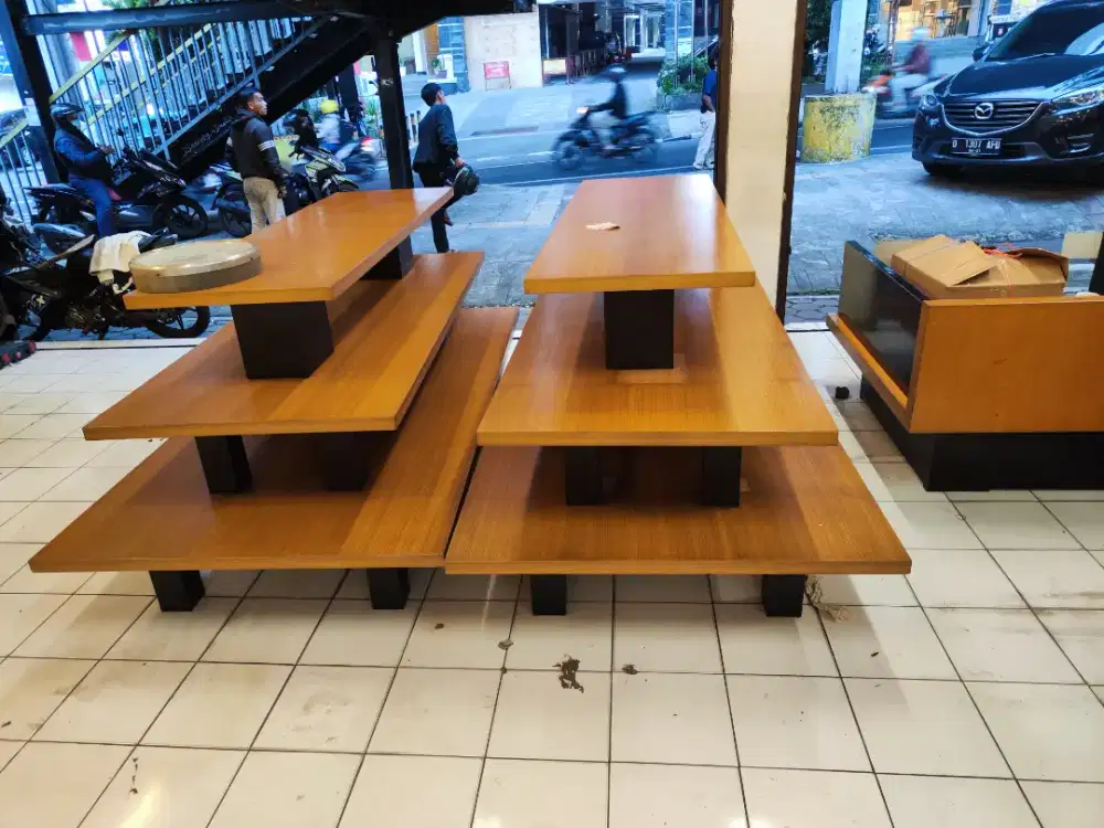 Jual rak bekas toko pakaia