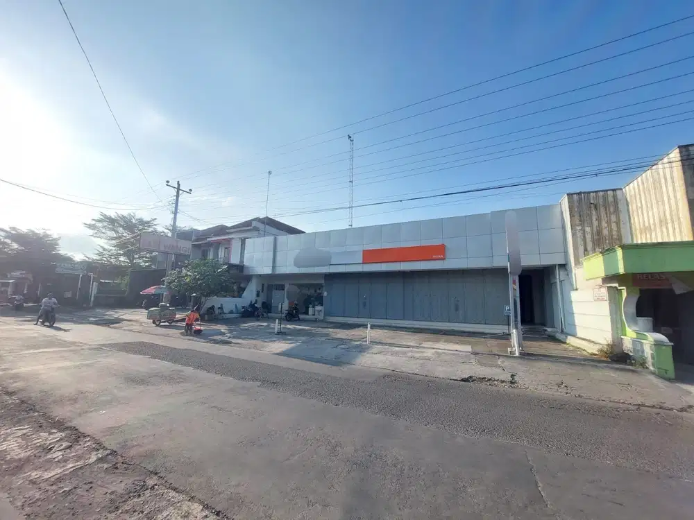 Ruang Usaha Strategis Luas di Tepi Jalan Utama  Pedan Klaten