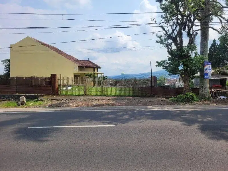 Tanah dan Bangunan Batu Di Nol Jalan Raya Pandanrejo Strategis