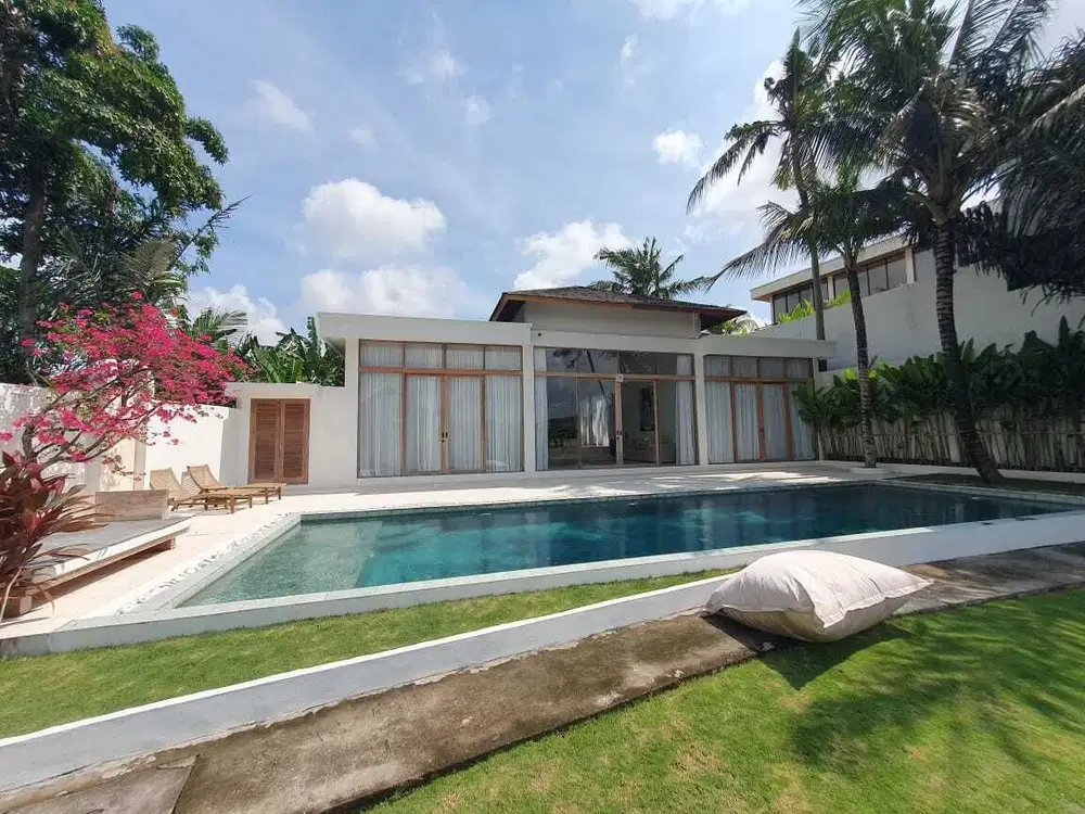 DISEWAKAN TAHUNAN : Brand New Villa 5 Beds, Cepaka, Munggu