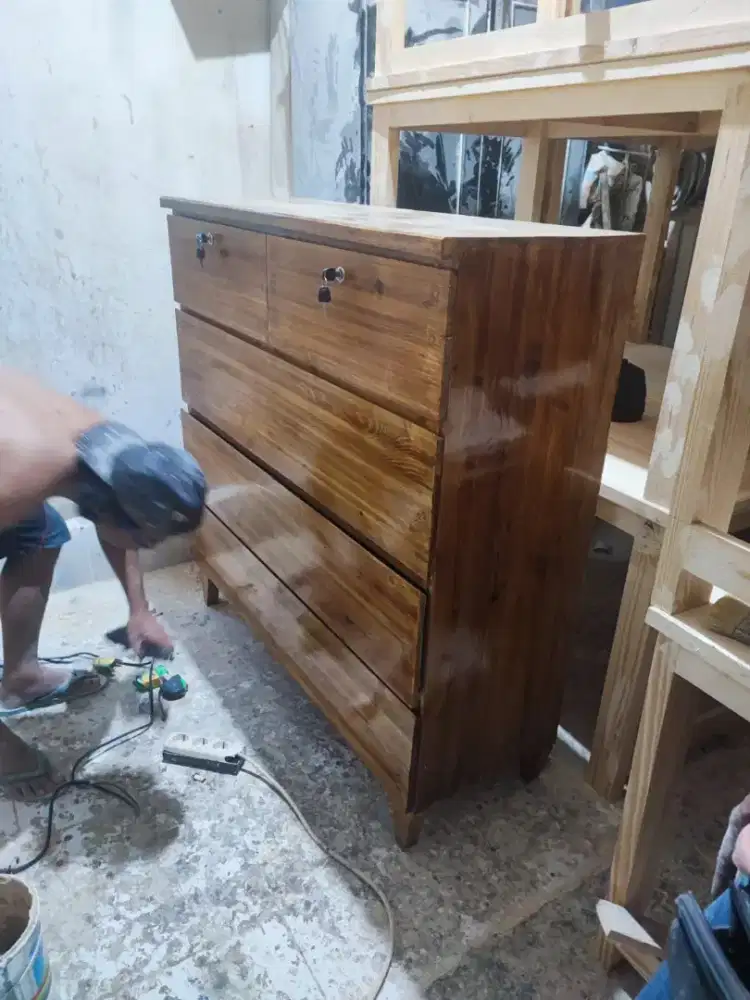 LEMARI PAKAIAN KAYU