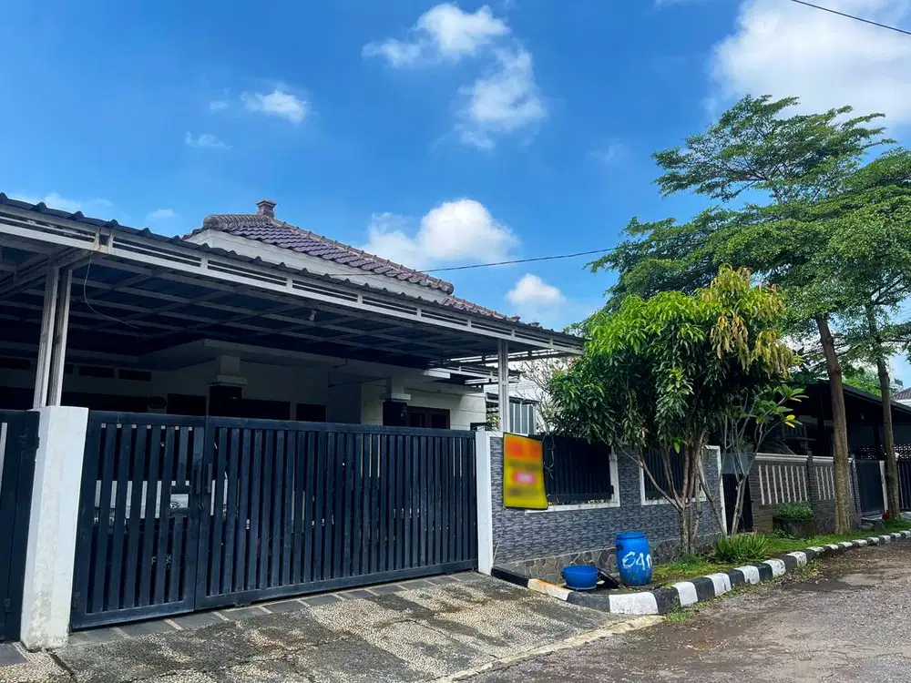 Rumah Bagus - Luas berada tepat di Pusat Kota Cianjur