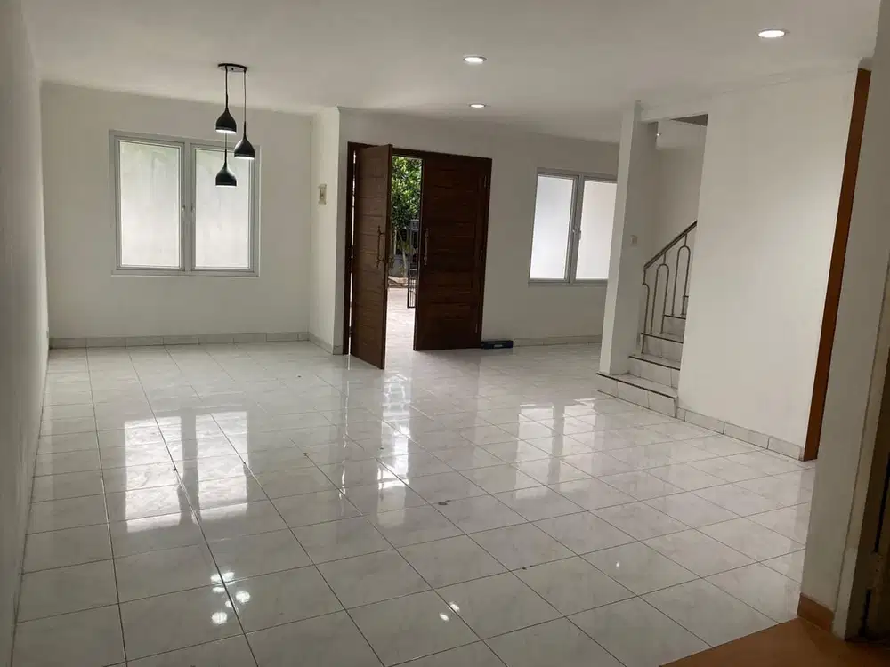 Diisewakan Rumah 2 Lantai Siap Huni di Daan Mogot Baru