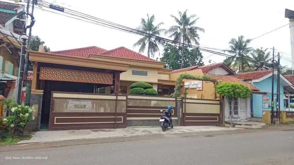 Rumah Mewah Megah pinggir jalan utama Sokaraja Banyumas